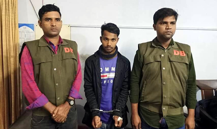 ডিবির অভিযানে গোয়াইনঘাট থেকে ইয়াবাসহ ব্যবসায়ী গ্রেফতার