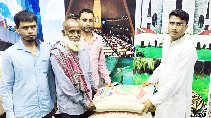 চতুর্থ বারের মত ত্রাণ বিতরণ করলেন মোঃ আলী হোসেন সরকার