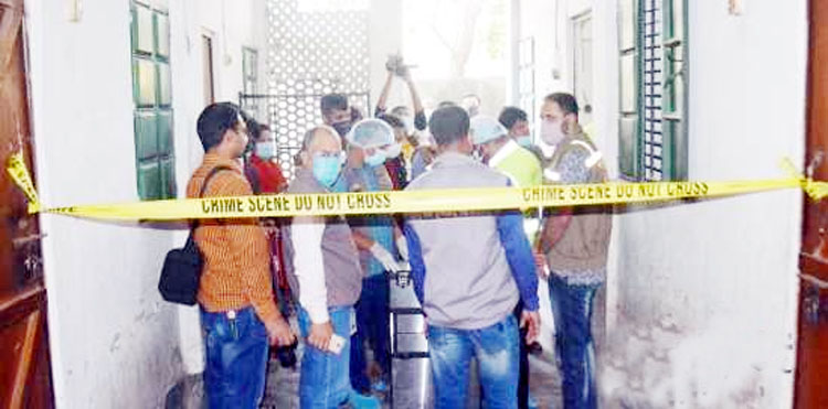 রেষ্ট হাউজ থেকে মহিলার লাশ উদ্ধার, আটক ২