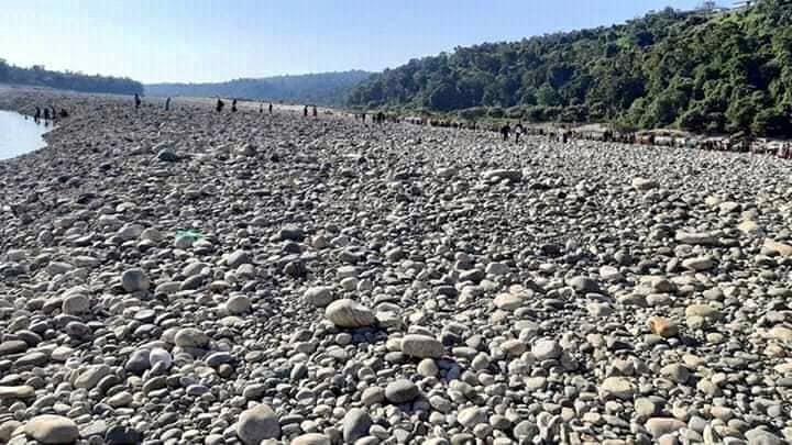 বন্ধ পাথর কোয়ারী, বিপর্যস্ত খেটে খাওয়া মানুষ: প্রধানমন্ত্রীর দিকে তাকিয়ে লাখো মানুষ