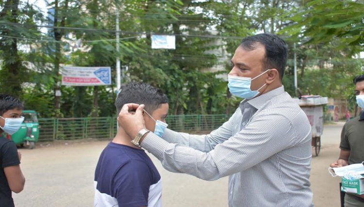 কমিউনিটি পুলিশিং ডে উপলক্ষে জেদান আল মুসার মাস্ক বিতরণ
