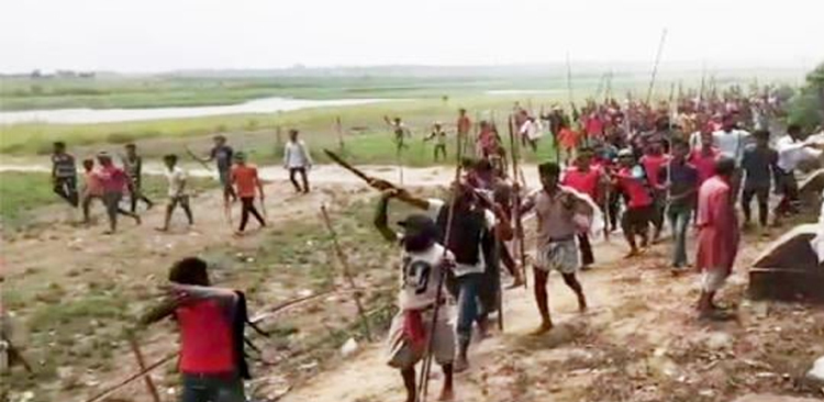 গোয়াইনঘাটে বাঁধ কেটে মাছ ধরার চেষ্টায় বাঁধা! রক্তক্ষয়ী সংঘর্ষের আশংকা