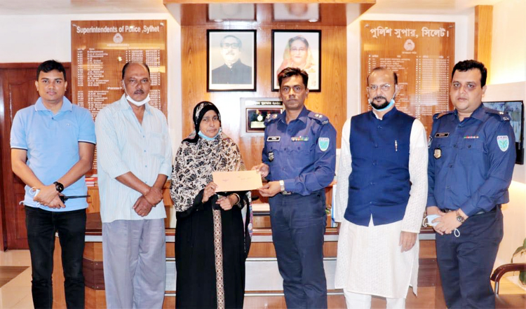 আকবরকে গ্রেফতার করায় পুলিশ সুপারের প্রতি রায়হানের মায়ের কৃতজ্ঞতা