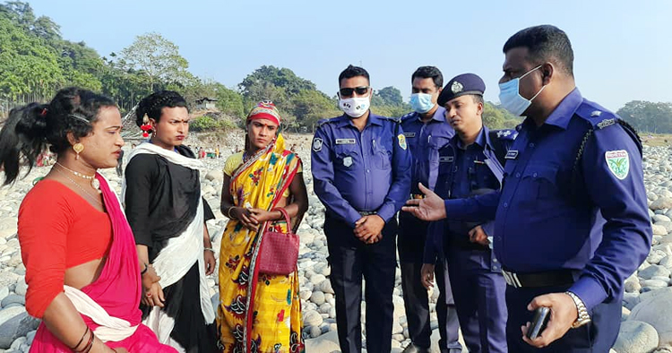 জাফলংয়ে হিজড়া নামধারী চাঁদাবাজদের বিরুদ্ধে পুলিশের অভিযান