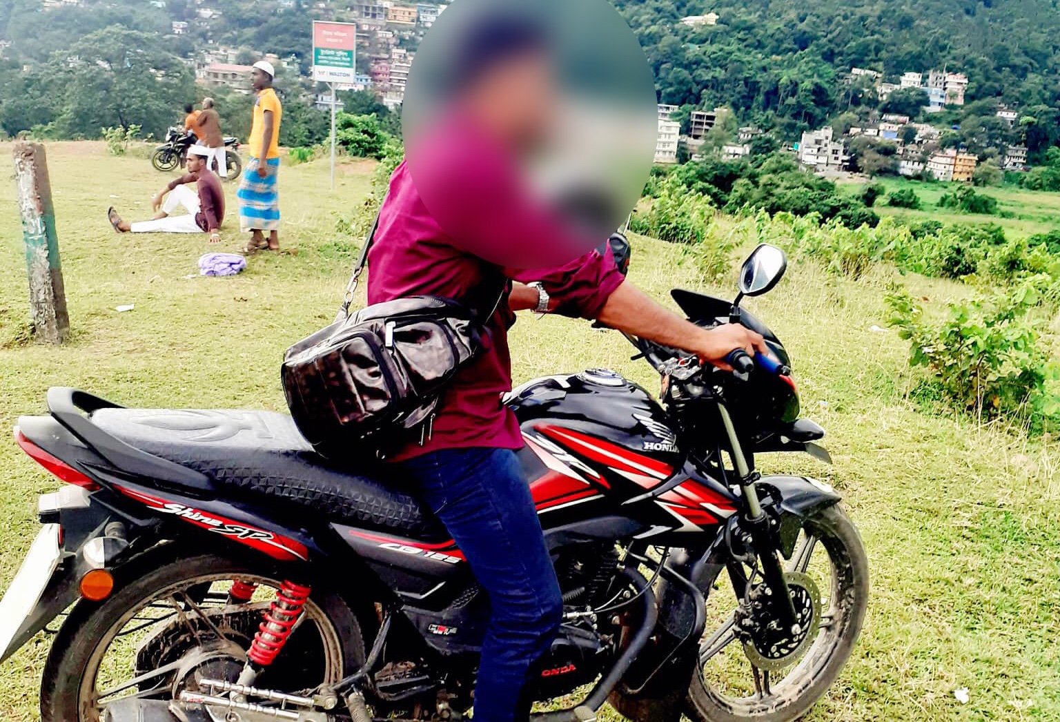 অভিনব কায়দায় কানাইঘাট থেকে নিয়ে গোলাপগঞ্জে মোটরসাইকেল ছিনতাই