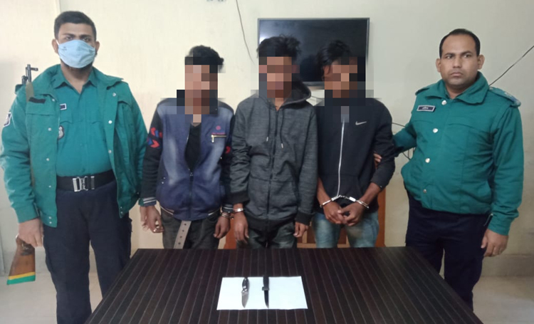 নগরীতে পুলিশের হাতে ৩ ছিনতাইকারী গ্রেপ্তার
