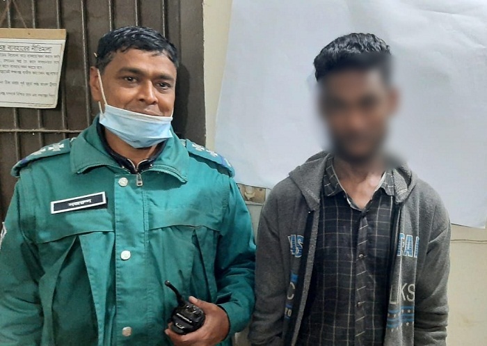 এয়ারপোর্ট থানা পুলিেশর অভিযানে দুই ছিনতাইকারী গ্রেপ্তার : মোবাইল ও টাকা উদ্ধার