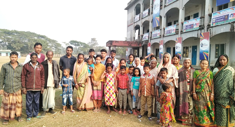 দোয়ারায় ভিটেমাটি হারিয়ে ১৬টি পরিবারের মানবেতর কাটছে স্কুল রুমে : খোঁজ নেয়নি কেউ!
