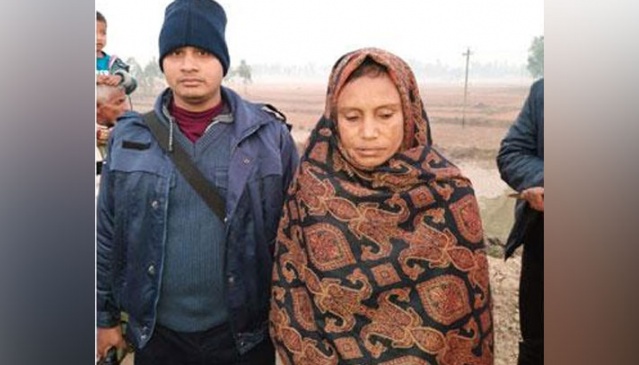 যাত্রীবেশে বাসে ডাকাতি করার সময় নারী ডাকাত গ্রেপ্তার