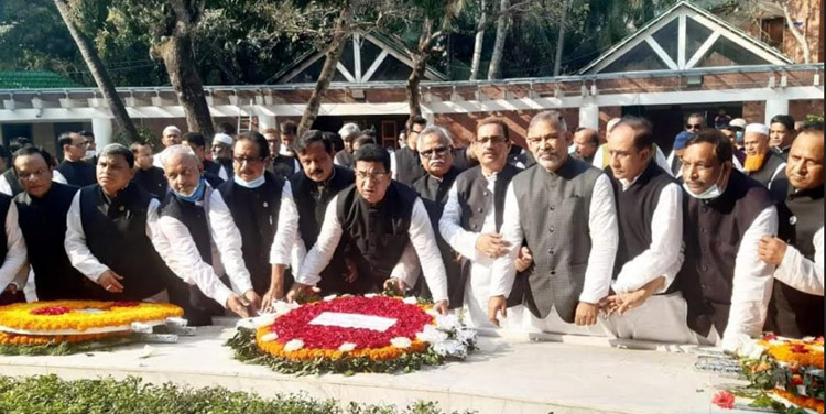 বঙ্গবন্ধুর সমাধিতে সিলেট জেলা আ.লীগের শ্রদ্ধা নিবেদন