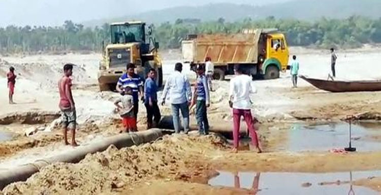 জাফলংয়ে স্কফোর্সের অভিযানে পাঁচ লাখ টাকা জরিমানা