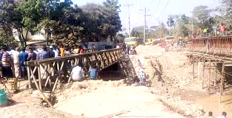 ছাতকে বেইলী ব্রীজ ভেঙ্গে যানবাহন চলাচল বন্ধ