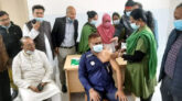 বিশ্বনাথে করোনার প্রথম টিকা নিলেন ওসি শামীম মূসা
