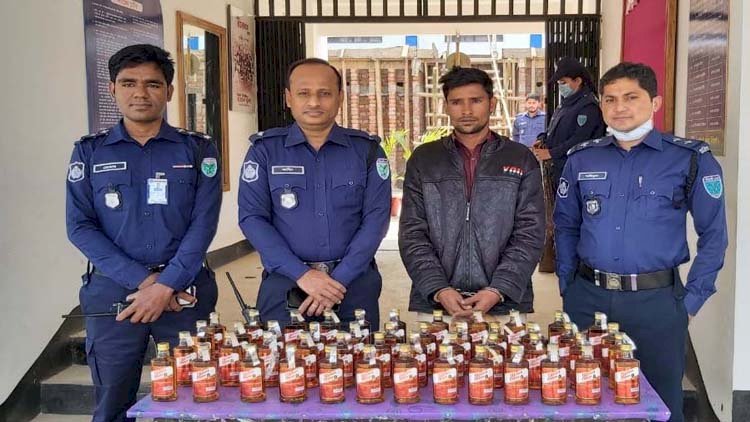 কানাইঘাট থানা পুলিশের অভিযানে ৪৮ বোতল মদ সহ আটক ১