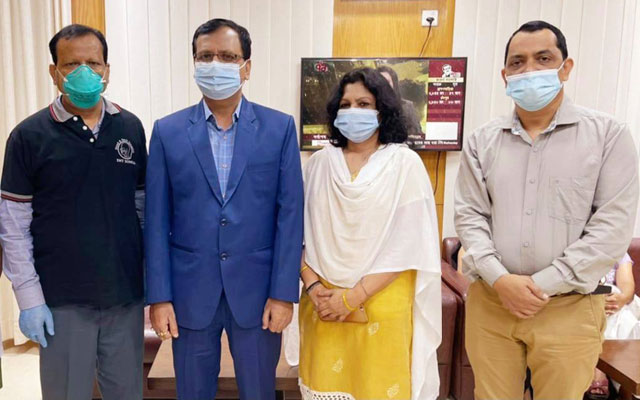 ওসমানী হাসপাতালে সপরিবারে ভ্যাক্সিন নিলেন ভারতীয় সহকারী হাইকমিশনার