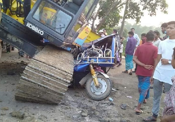 জৈন্তাপুরে সড়ক দুর্ঘটনায় গুরুতর আহত ৪