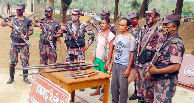 কানাইঘাটে ৩টি বন্দুক গুলি ধারালো অস্ত্র সহ ভারতীয় ২ খাসিয়া আটক