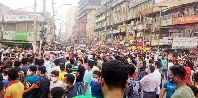 মার্কেট খোলা রাখার দাবিতে বিক্ষোভ-সংঘর্ষ, ভাঙচুর