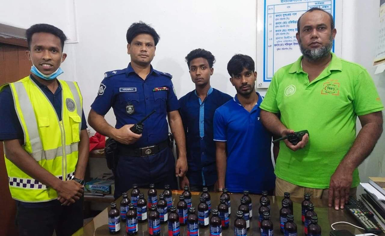 গোয়াইনঘাটে পুলিশের অভিযানে ফেন্সিডিলসহ ২ মাদক ব্যাবসায়ী আটক