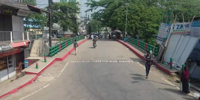 লাল-সবুজে রঙিন বিশ্বনাথের বাসিয়া সেতু 