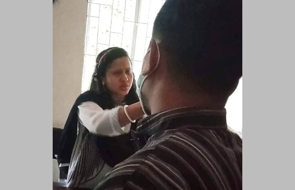 নার্স হালিমার হুংকার: ‘মাস্ক পরব না, তুই বলার কে?’