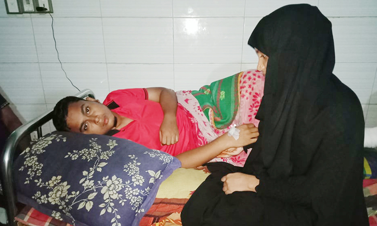 প্রেমিককে দেখতে এসে হাসপাতালেই বিয়ে, কেবিনে হলো বাসর