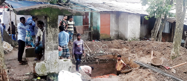 দোয়ারাবাজারে আঞ্চলিক সড়কের যাত্রী ছাউনি ও দোকানের পাশে পাবলিক টয়লেট স্থাপন