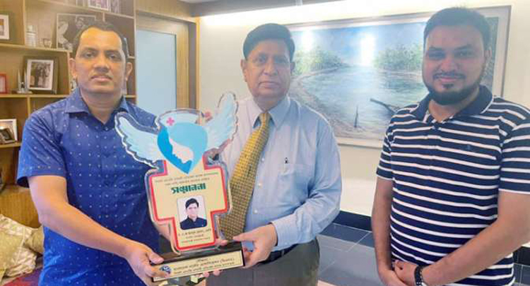 শতভাগ প্রনোদনা প্রাপ্তিতে বিএনএ ওসমানী হাসপাতাল শাখার সম্মাননা প্রদান