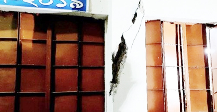 ভুমিকম্পে সিলেটের রাজা জিসি স্কুলের ভবনে ফাটল