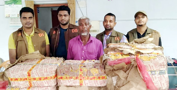 সিলেটে ডিবি পুলিশের অভিযানে ভারতীয় নাসির বিড়ির চালানসহ আটক ১
