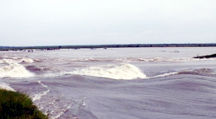 জাদুকাটায় পাহাড়ি ঢলের পানিতে দুই সহোদর নিখোঁজ ও অজ্ঞাত ব্যাক্তির লাশ উদ্ধার