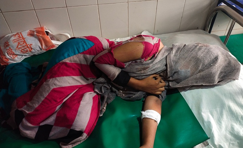 বাসের ভিতর তরুণীকে দলবদ্ধ ধর্ষণ, গ্রেফতার ৭