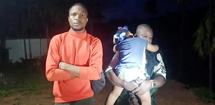 তামাবিল সীমান্তে শিশুসহ দুই নাইজেরিয়ান আটক