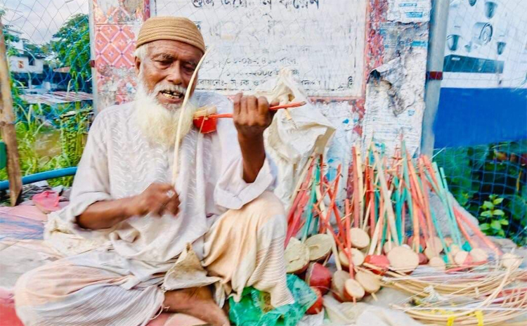 বিশ্বনাথে খেলনার‘বেহালা’য় হাছু মিয়ার জীবন সংগ্রাম