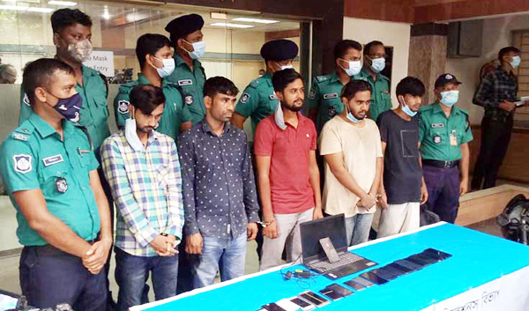 পরিকল্পনামন্ত্রীর ফোন উদ্ধার: ছিনতাইয়ের পর চারবার হাত বদল হয়