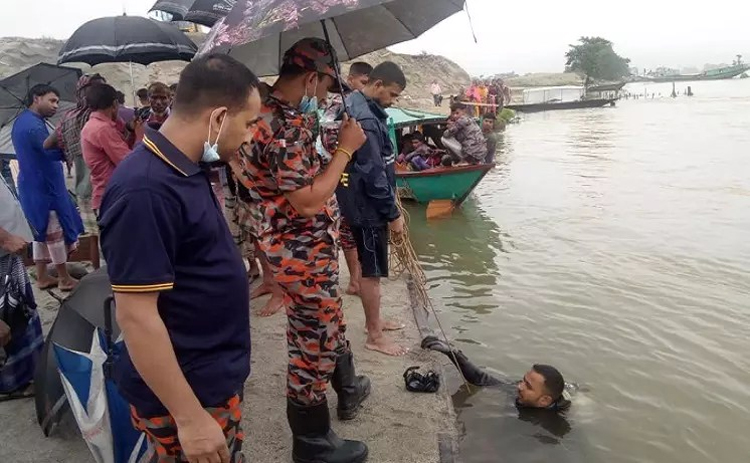 গোয়াইনঘাটে নৌকা ডুবে শ্রমিক নিখোঁজ
