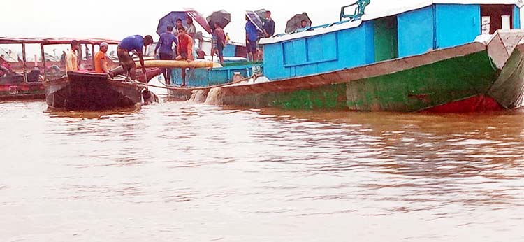 কোম্পানীগঞ্জে সিন্ডিকেটে বালু উত্তোলন, হুমকির মুখে গ্রাম ও শিক্ষা প্রতিষ্টান