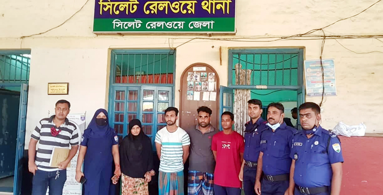 সিলেটে প্রায় সাড়ে তিন লক্ষ টাকার স্বর্ণ বিক্রির টাকা উদ্ধার, নারীসহ আটক ৪