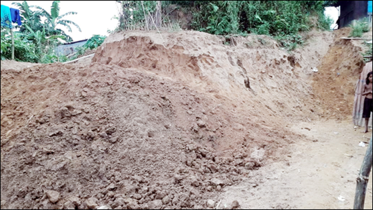 শহরতলী বালুচরে টিলা কাটার মহোৎসব : নীরব কর্তৃপক্ষ