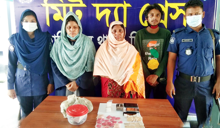 মাদকসহ একই পরিবারের ৩ জন আটক