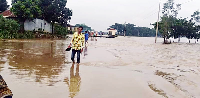 টানা বৃষ্টিতে সড়কে পানি, বিচ্ছিন্ন তাহিরপুর-সুনামগঞ্জ