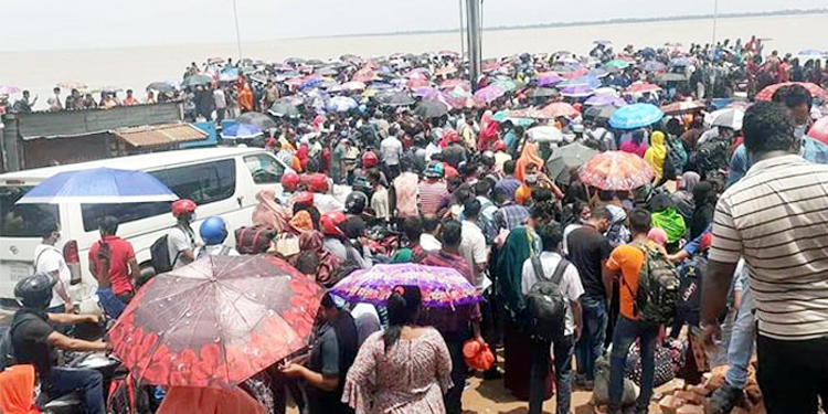 কর্মে ফিরছে মানুষ