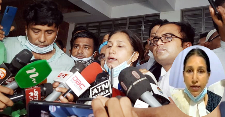 বাসার শোভা বাড়াতে মদের খালি বোতল, দাবি পরীমণির আইনজীবীর