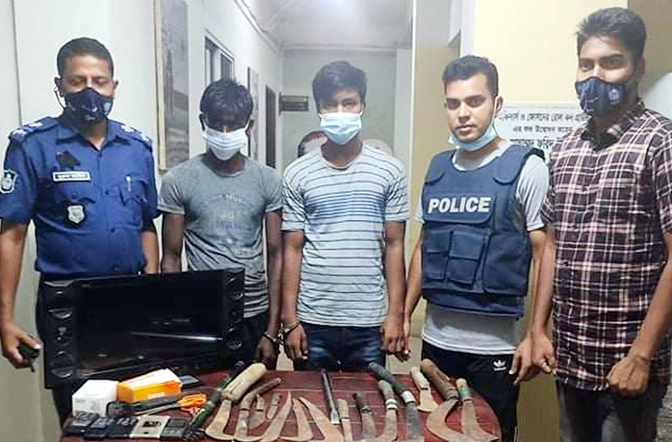 গোয়াইনঘাটে দেশীয় অস্ত্রসহ দুই চোরকে আটক