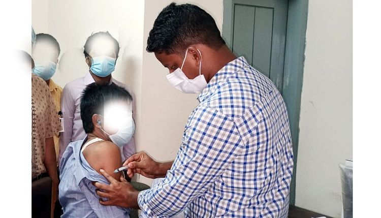 গোয়াইনঘাটে টিকা দনের ৫দিনের মধ্যে দিত্বীয় ডোজ! জনমনে আতংক : নার্সকে বদলি