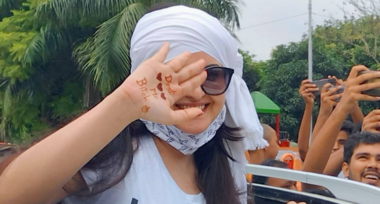 পরীমনি কারাগারে মেহেদী পেলেন কোথায়?