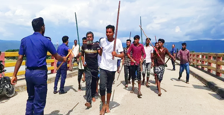 জাফলংয়ে দুইপক্ষের সংঘর্ষ, পুলিশ মোতায়েন