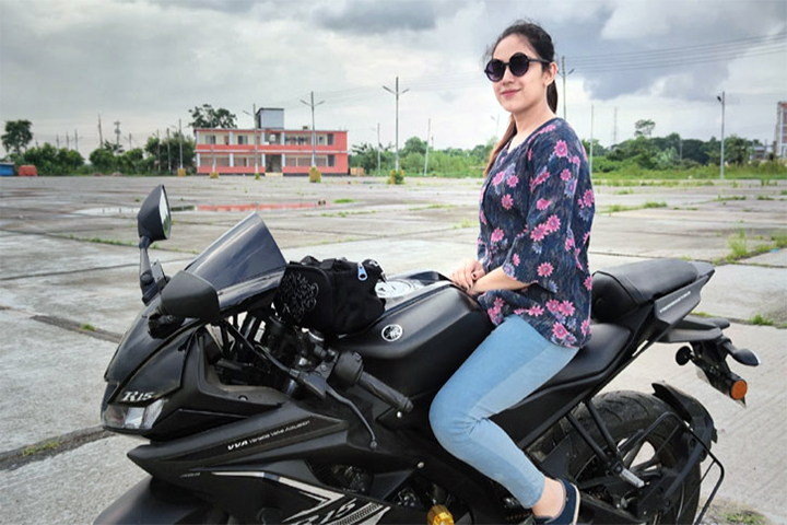 মাদক মামলায় আলোচিত লেডি বাইকার রিয়ার আগাম জামিন