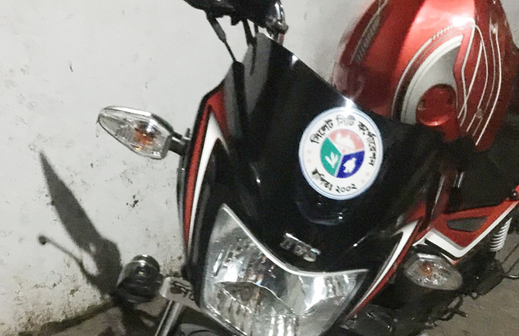 সিটি কর্পোরেশন স্টিকারযুক্ত মোটরবাইক : সয়লাব সিলেট