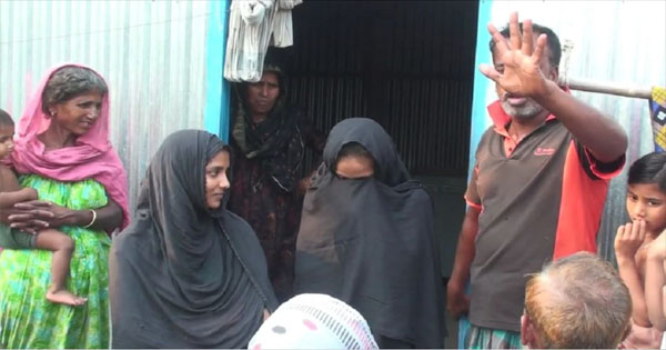 দুই তরুণীর প্রেম, এলাকাজুড়ে হইচই